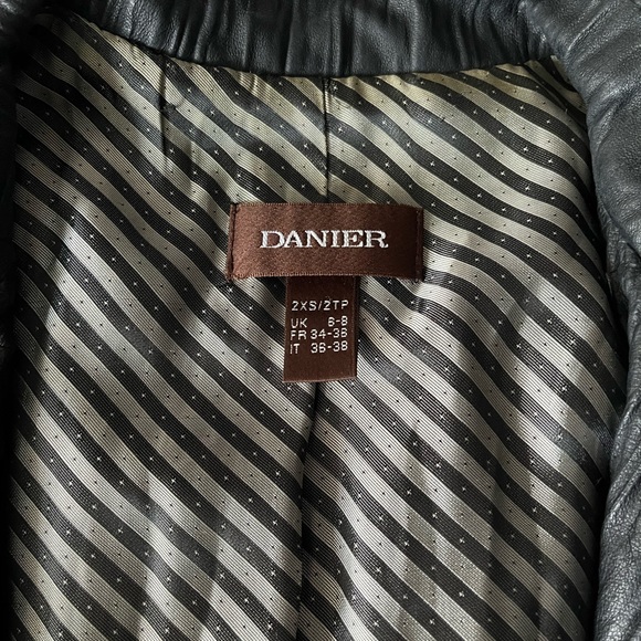 Danier leather jacket - Picture 7 of 7